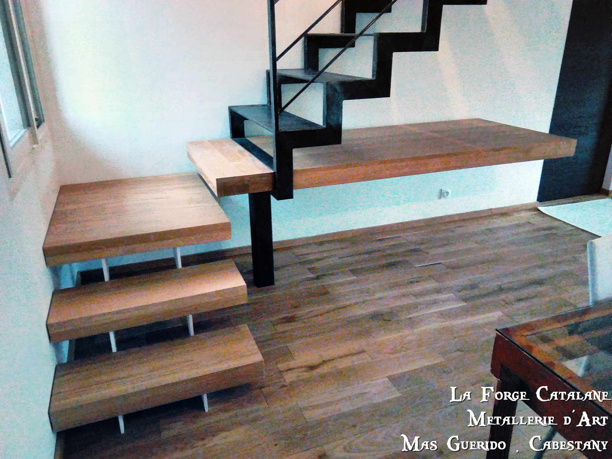 escalier marches bois et fer bureau forge catalane.jpg